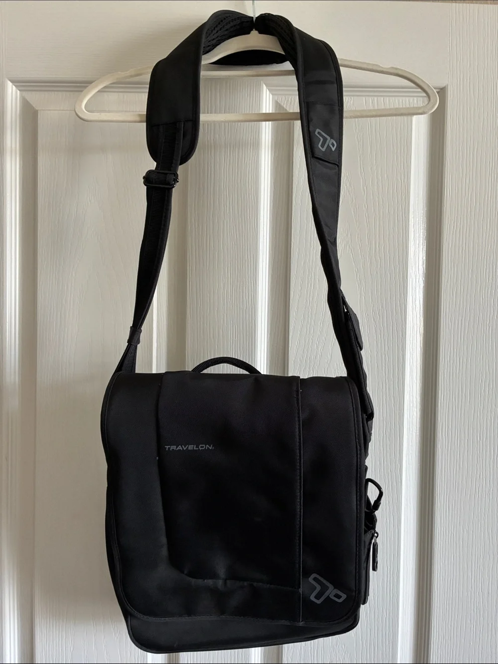 Travelon AntiTheft Black Messenger Crossbody Back Pack Computer Travel Bag